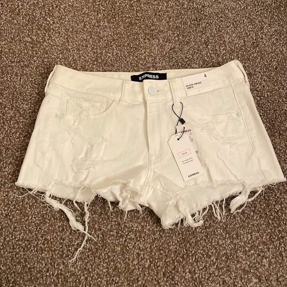 Express relaxed low rise shorts size 4